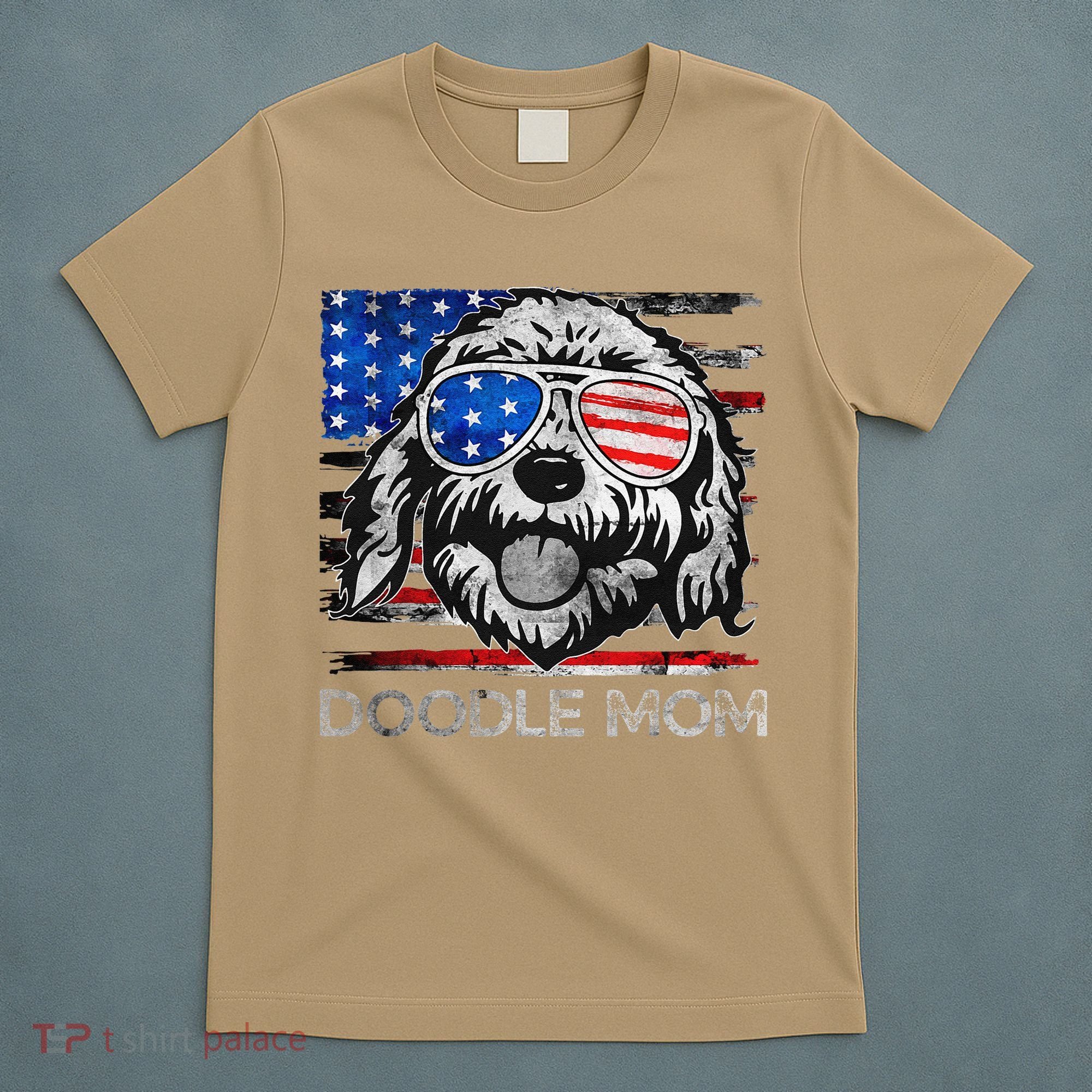 Doodle Mom Vintage American Flag Dog Funny Mothers Day T-Shirt
