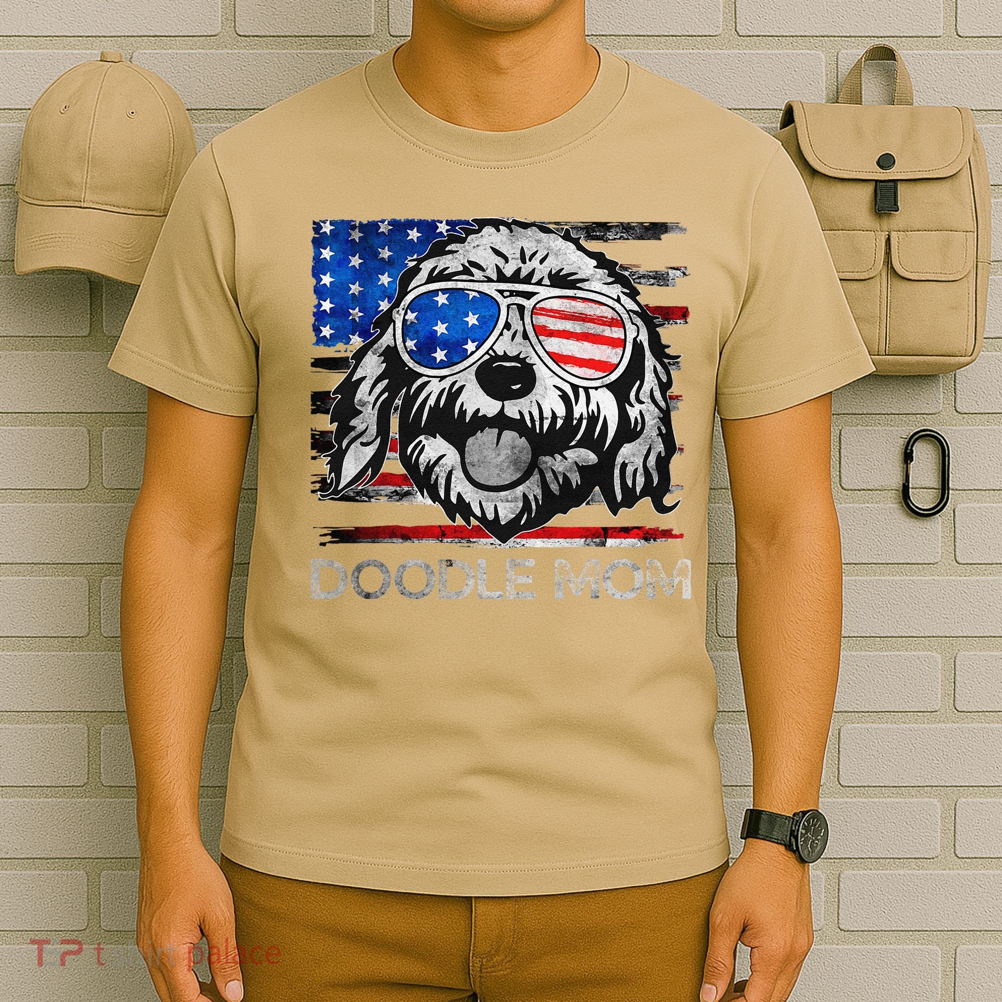 Doodle Mom Vintage American Flag Dog Funny Mothers Day T-Shirt