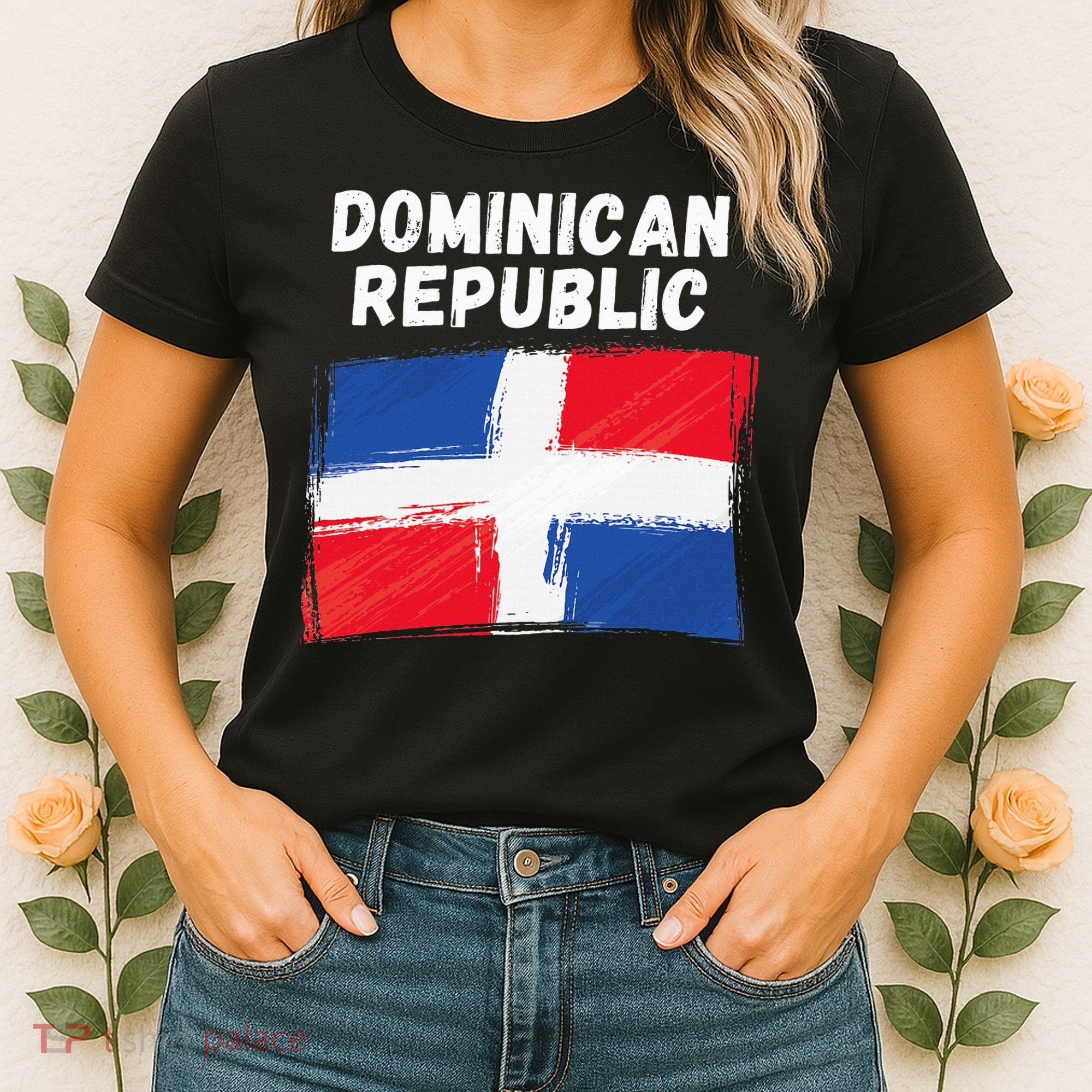 Dominican Republic Flag Retro Distressed Flag Women's T-Shirt