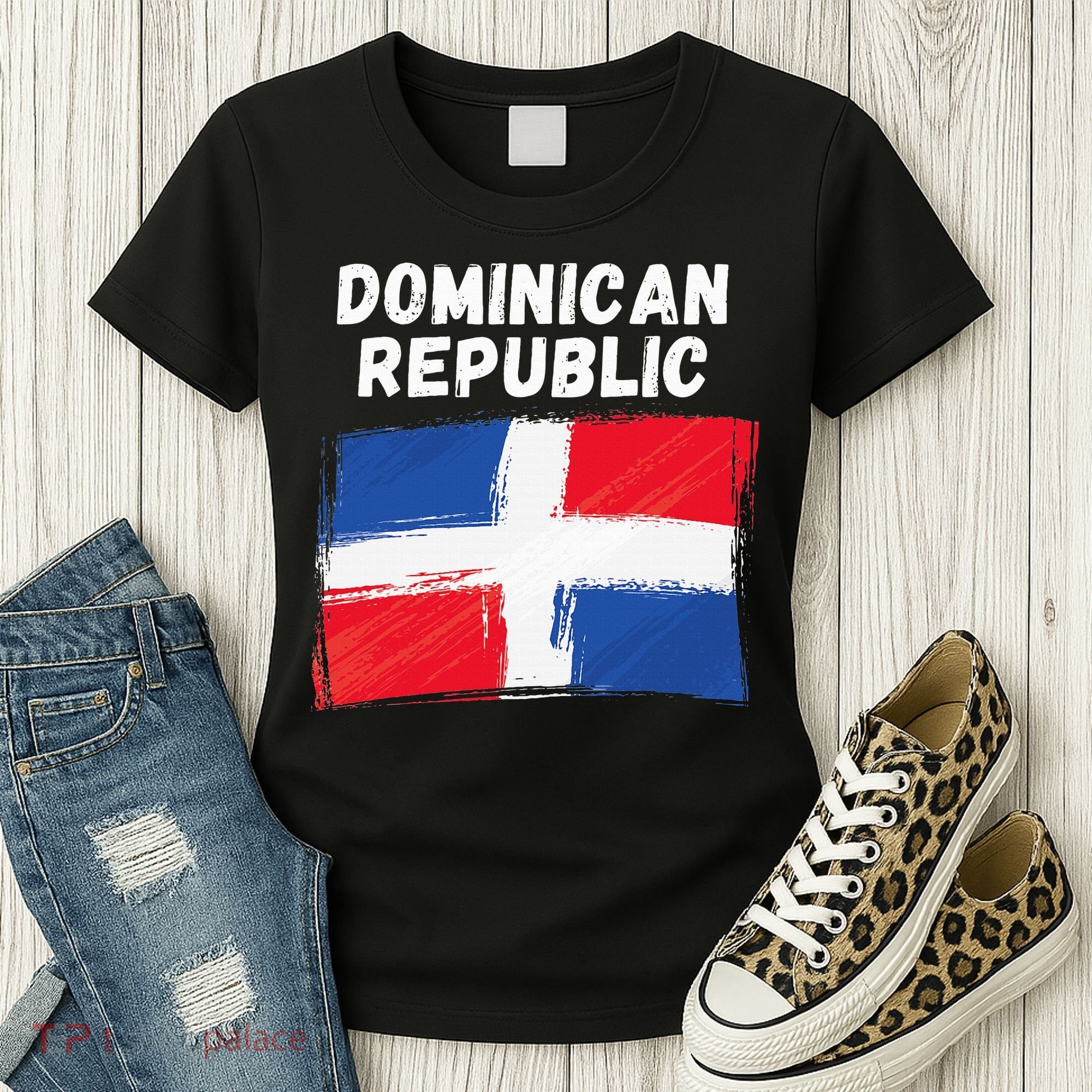 Dominican Republic Flag Retro Distressed Flag Women's T-Shirt