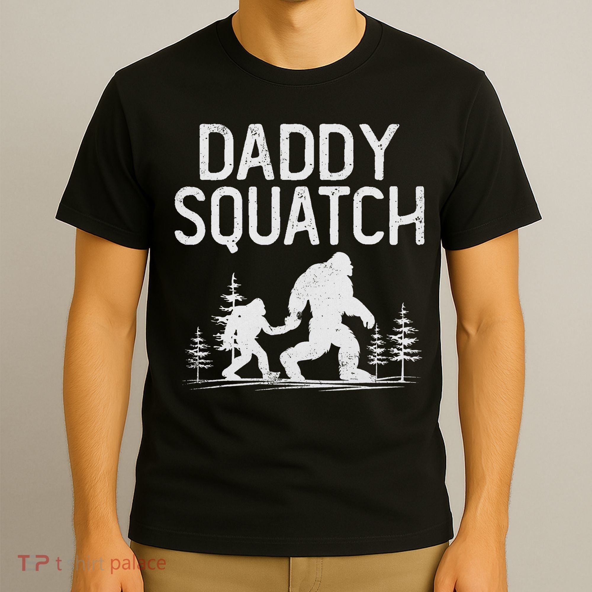 Daddy Squatch Funny Bigfoot Daddy Dad Father's Day T-Shirt