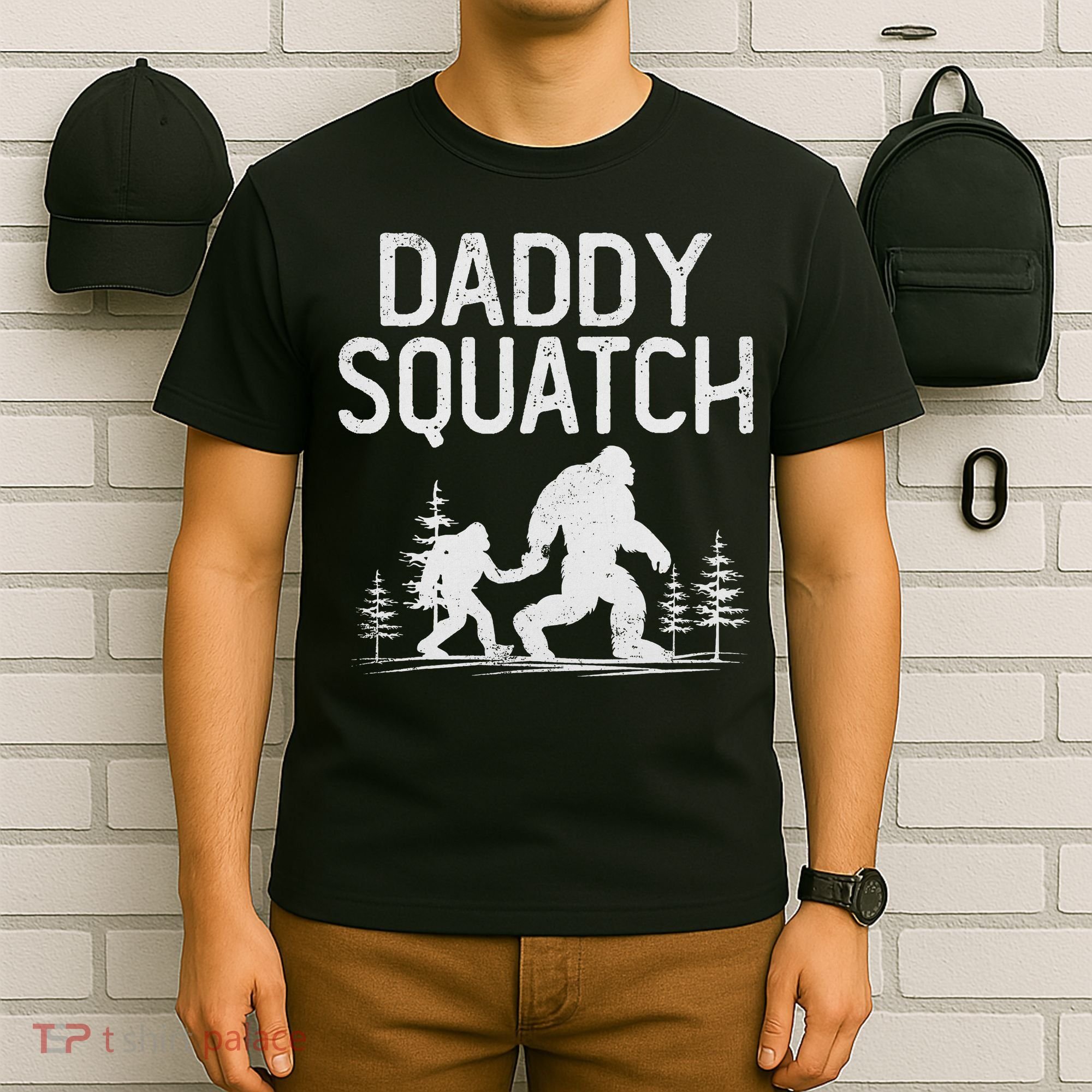 Daddy Squatch Funny Bigfoot Daddy Dad Father's Day T-Shirt