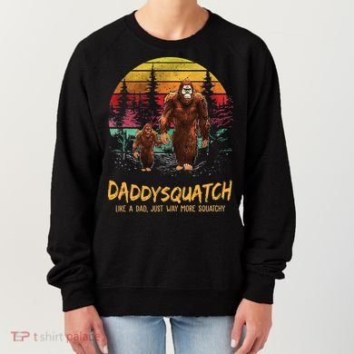 Daddy Squatch Like A Dad Way More Squatchy Retro Fathers Day Women's Sweatshirt