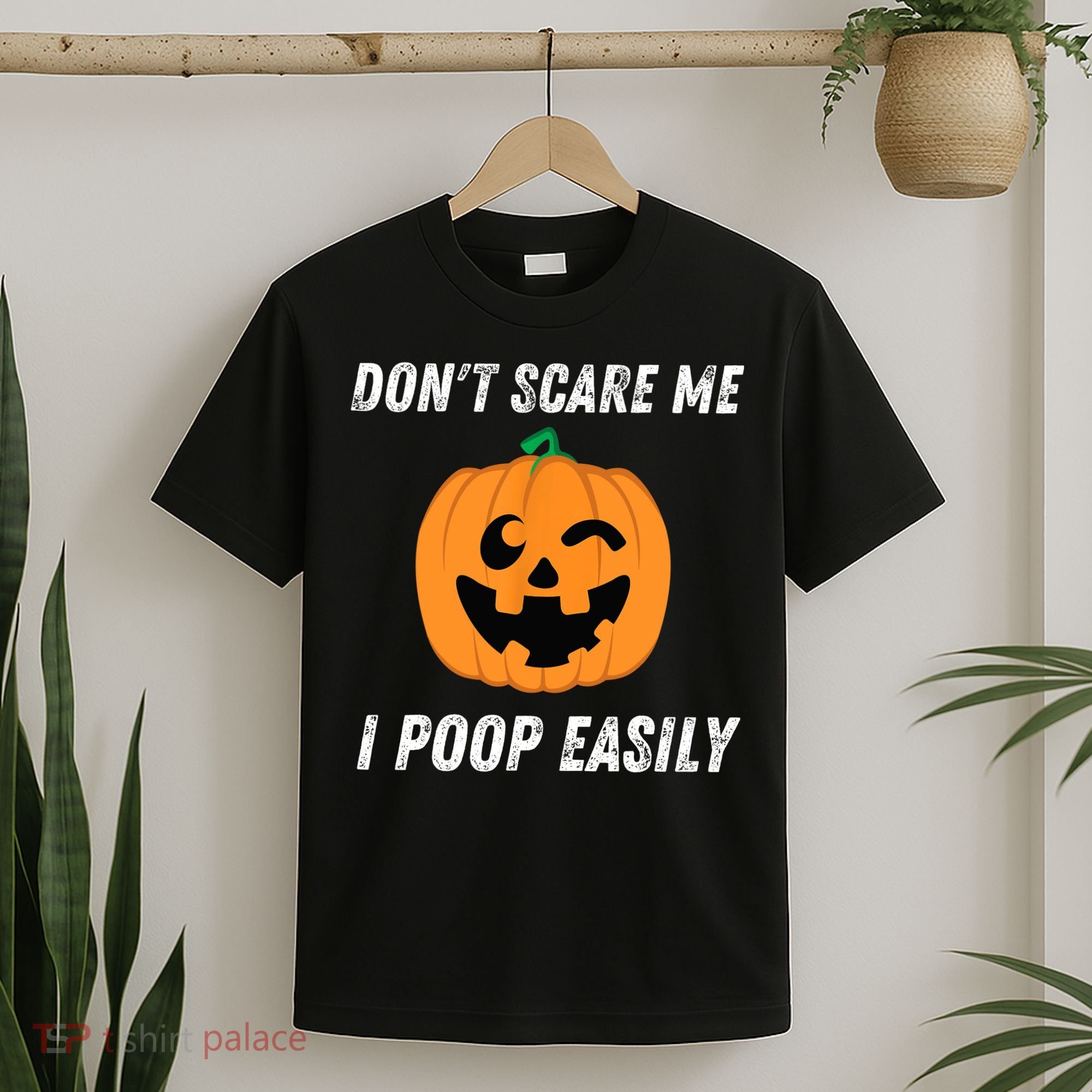 Dont Scare Me I Poop Easily Funny Halloween Pumpkin Costume T-Shirt