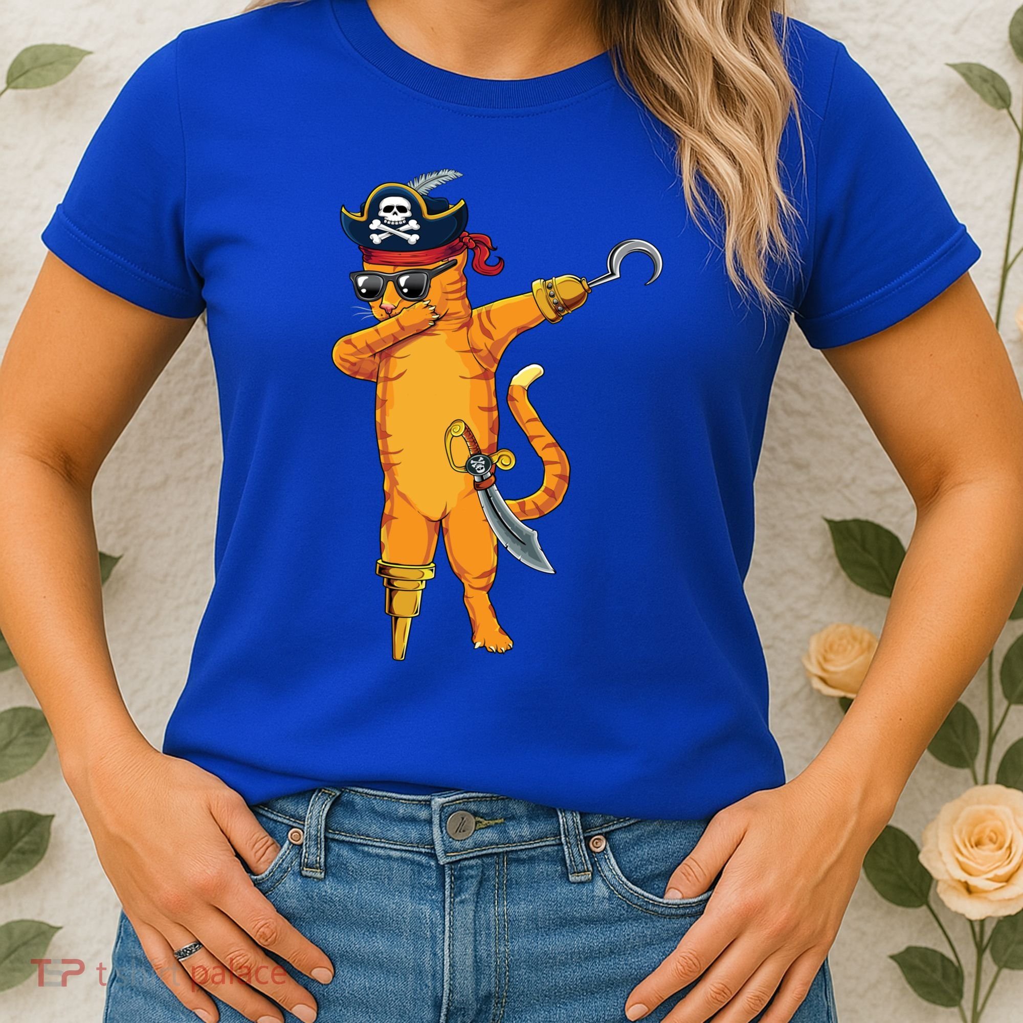 Dabbing Spooky Pirate Cat Halloween Costume Great Gift Women's T-Shirt
