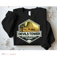 Devils Tower National Monument Wyoming Travel Art Badge Sweatshirt thumb 2
