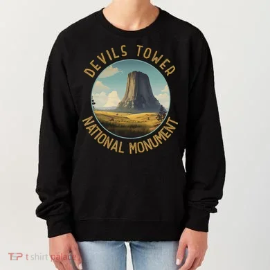 Devils Tower National Monument Distressed Circle Women's Sweatshirt