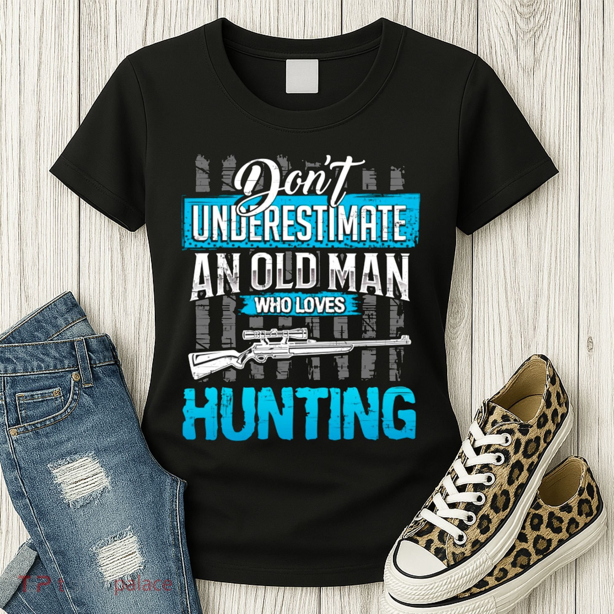 Don't Under Estimate An Old Man Who Loves Hunting Women's T-Shirt