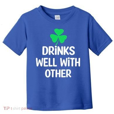 Drinks Well With Others Funny St Patricks Day Beer Drinking Toddler T-Shirt