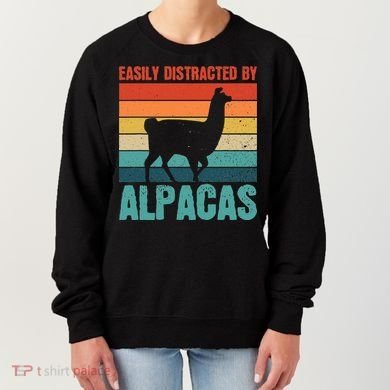 Easily Distracted By Alpacas Design For An Alpaca Fan Women's Sweatshirt