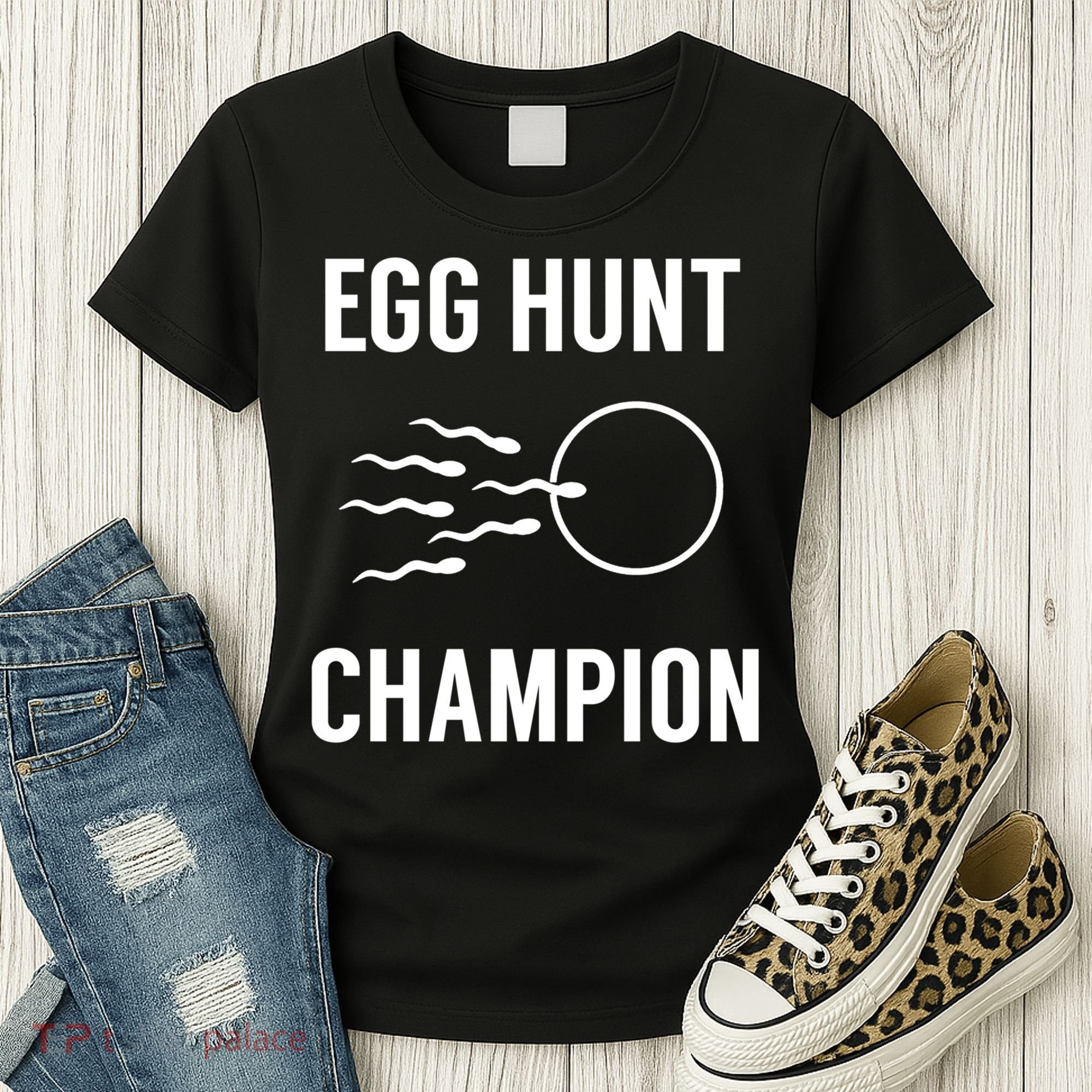 Egg Hunt Champion Gift Funny Dad Easter Pregnancy Announcement Gift Women's T-Shirt