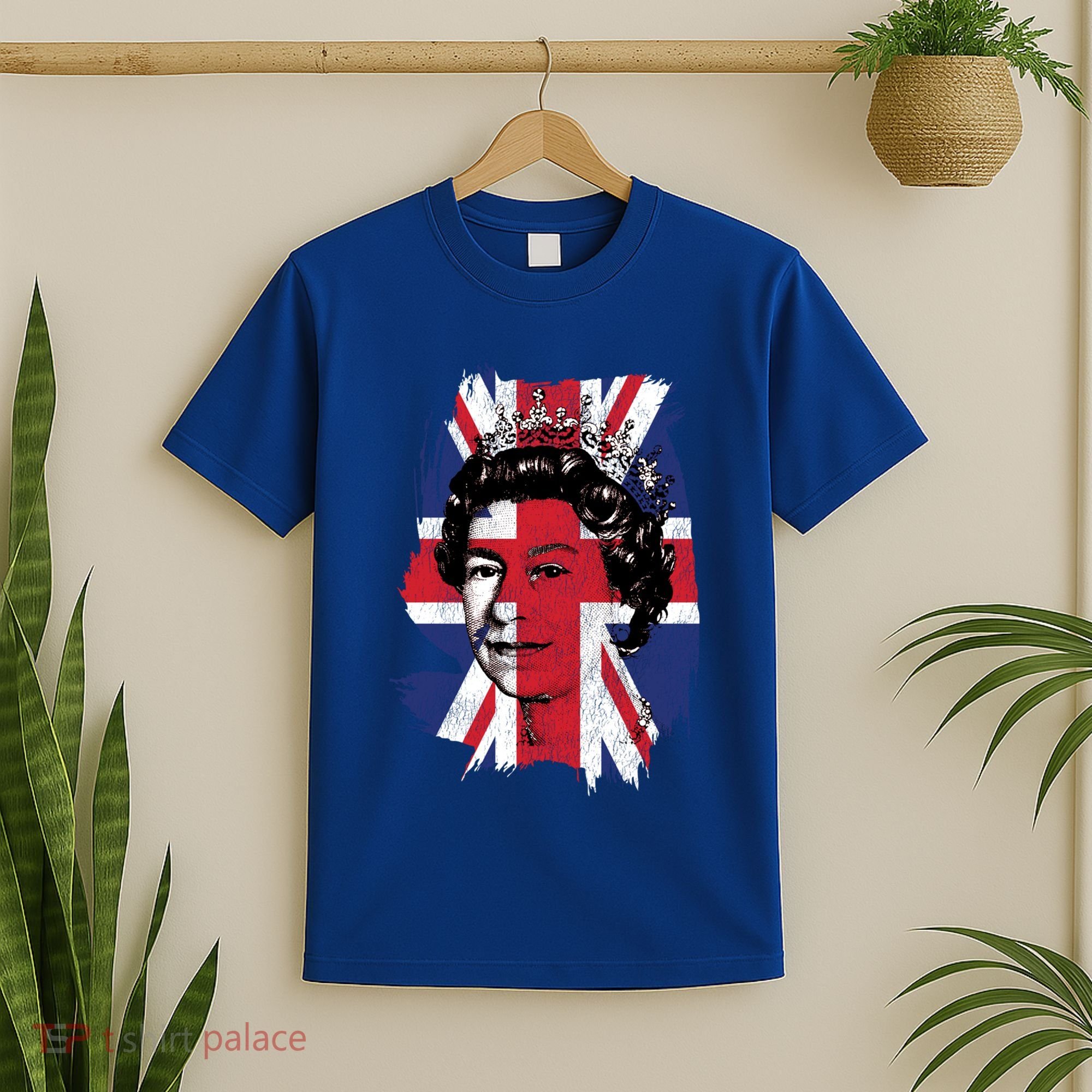 Elizabeth Queen Of England Union Jack Flag Queen Of England Cool Gift T-Shirt