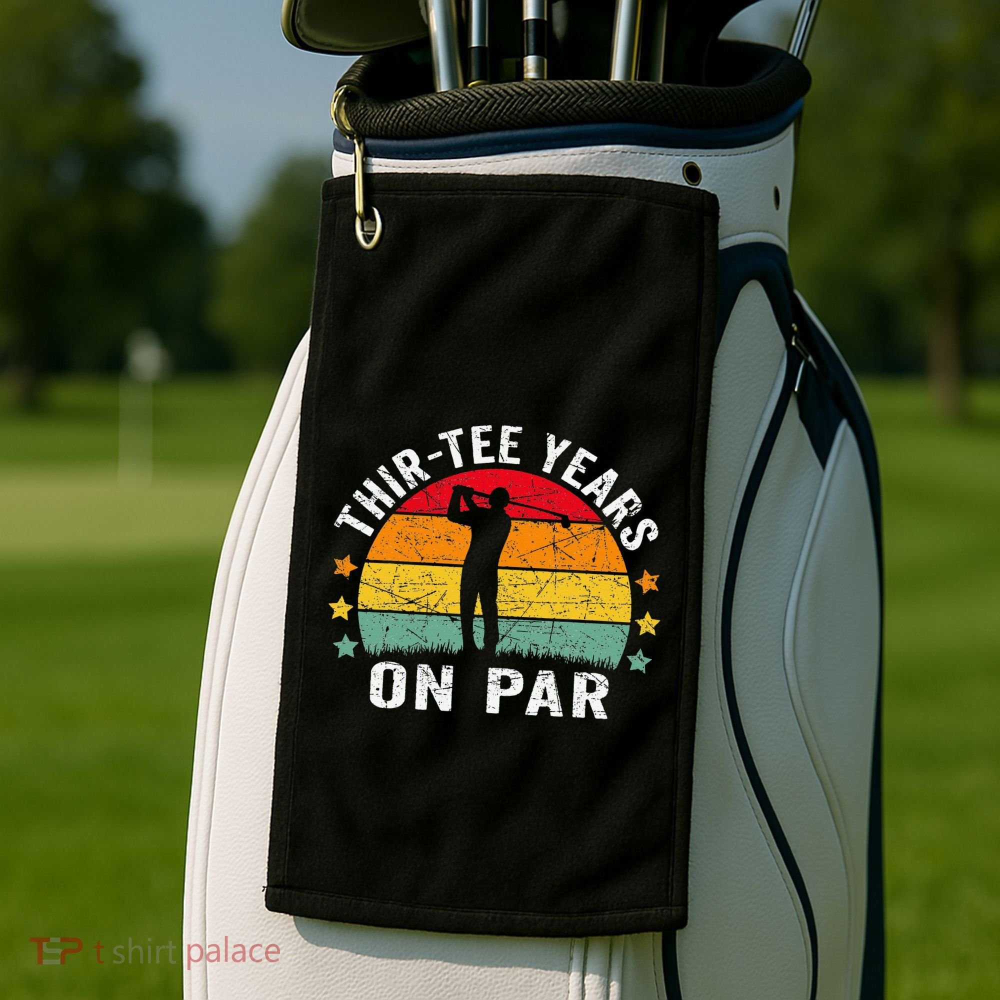 Funny 30th Birthday Golf Pun Retro Sunset 30 Year Old Golfer Golf Towel