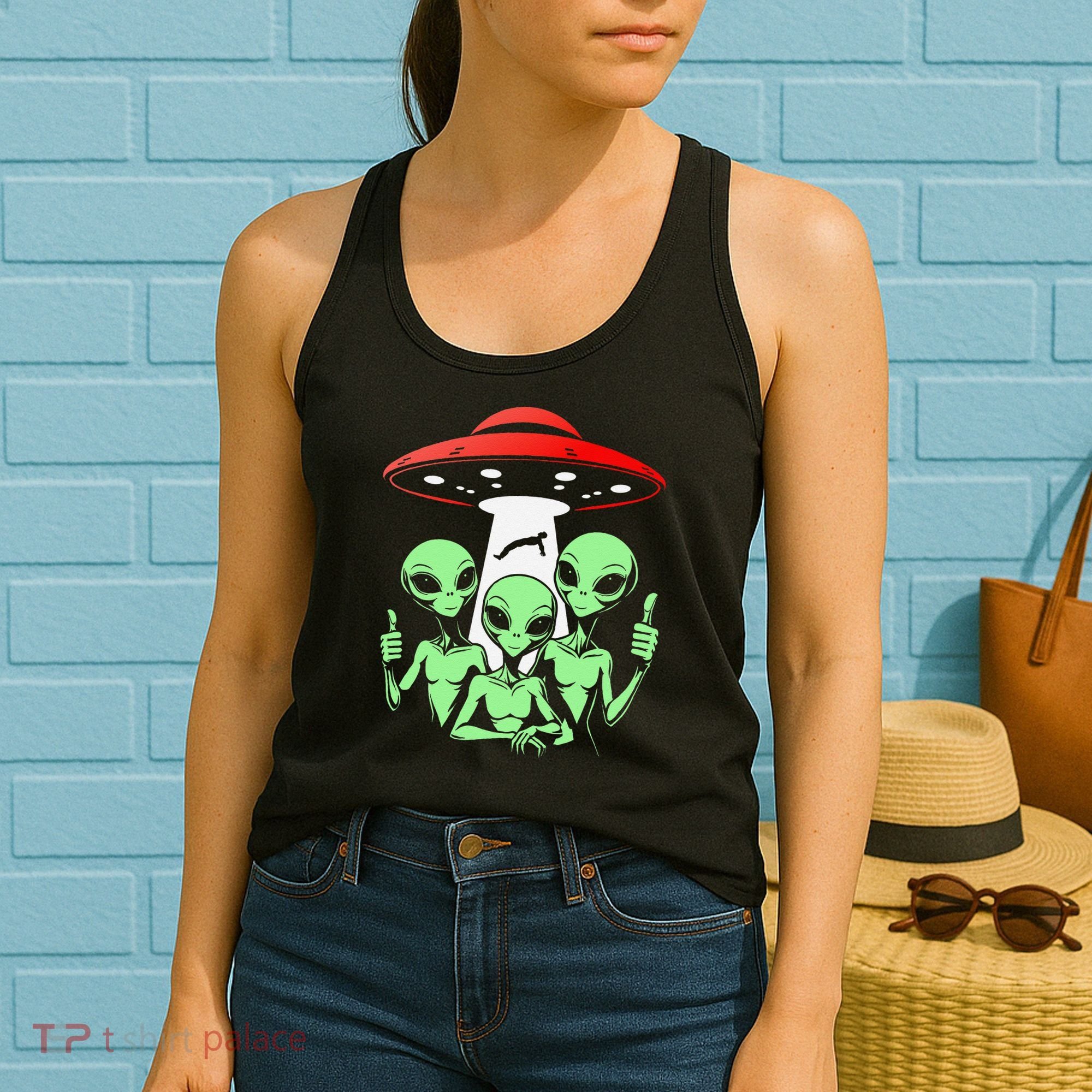 Funny Alien Abduction Selfie Alien Vacation Fishing Trip Women's Tank Top