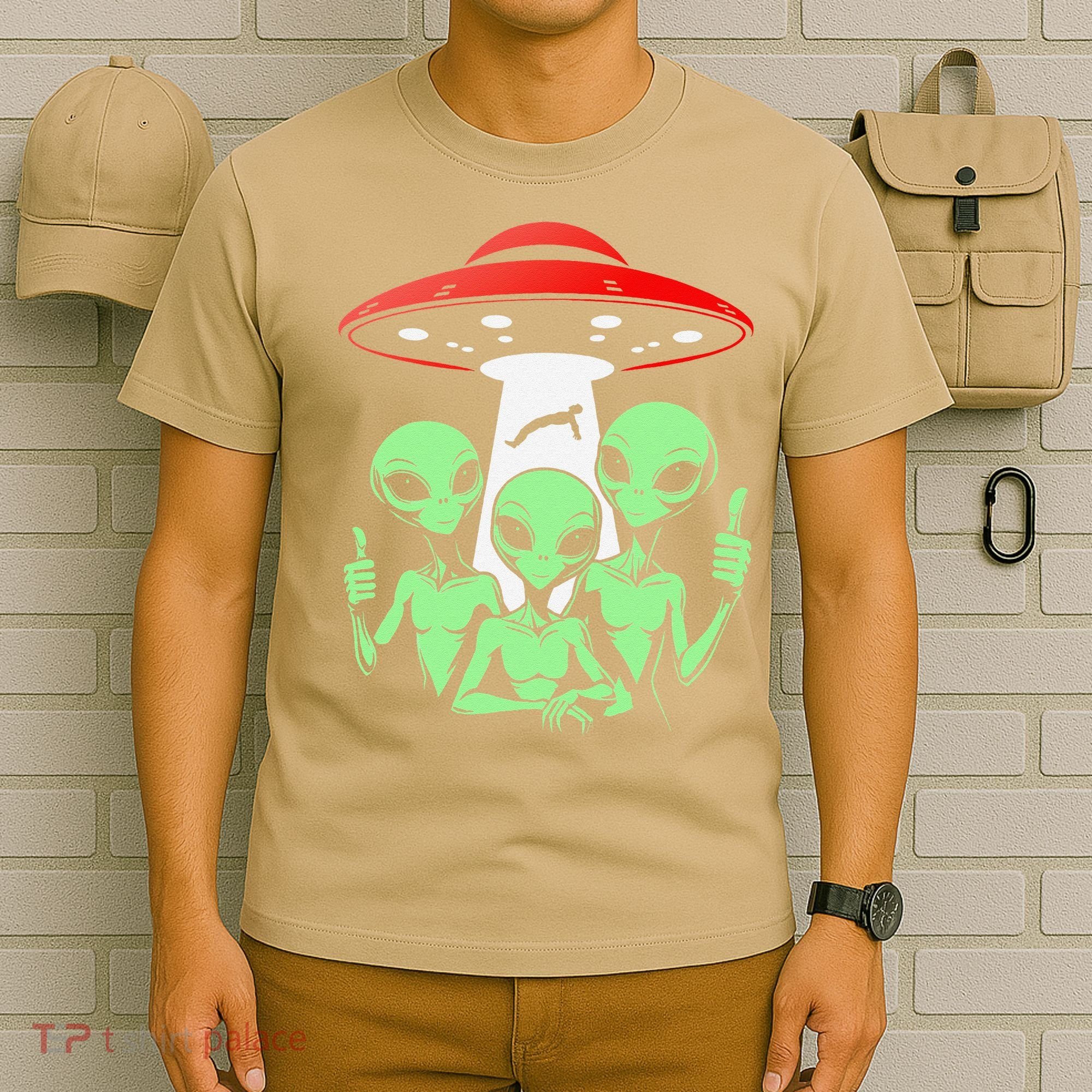 Funny Alien Abduction Selfie Alien Vacation Fishing Trip T-Shirt