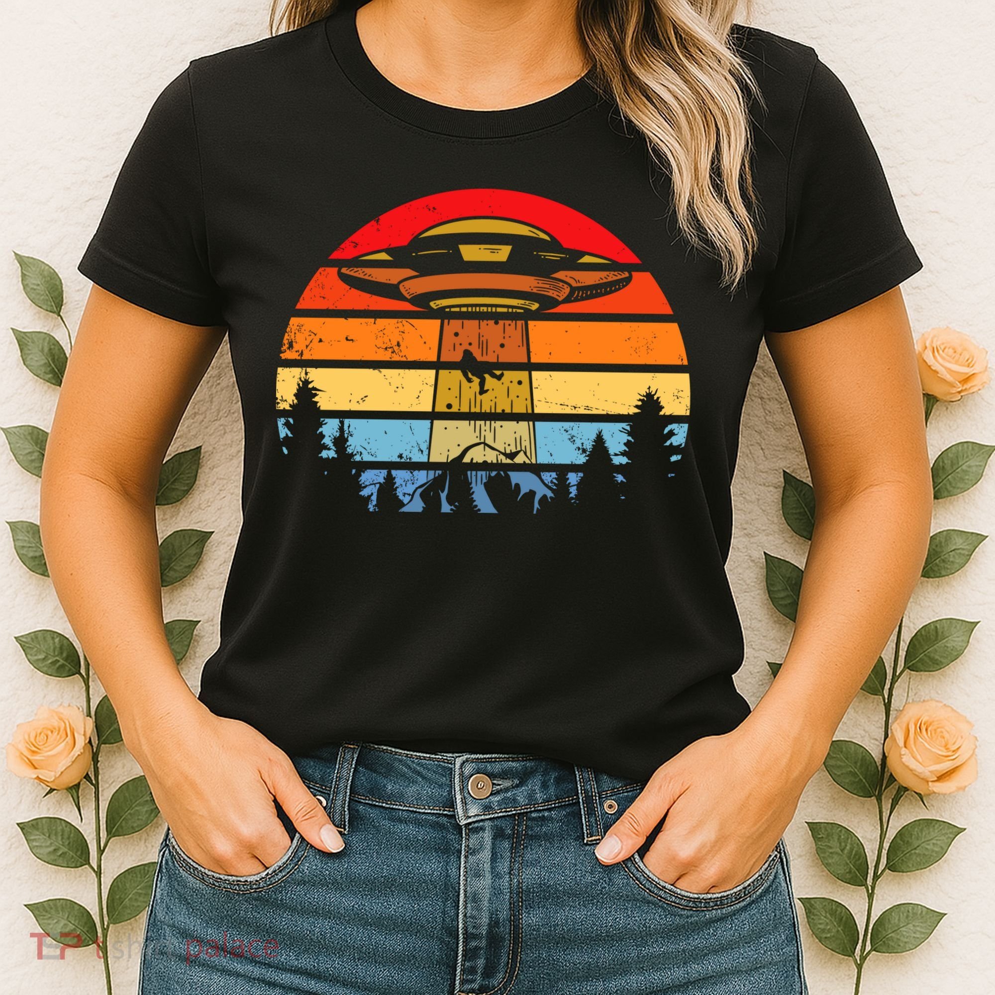 Funny Alien Yeti Bigfoot UFO Plus Size Women's T-Shirt