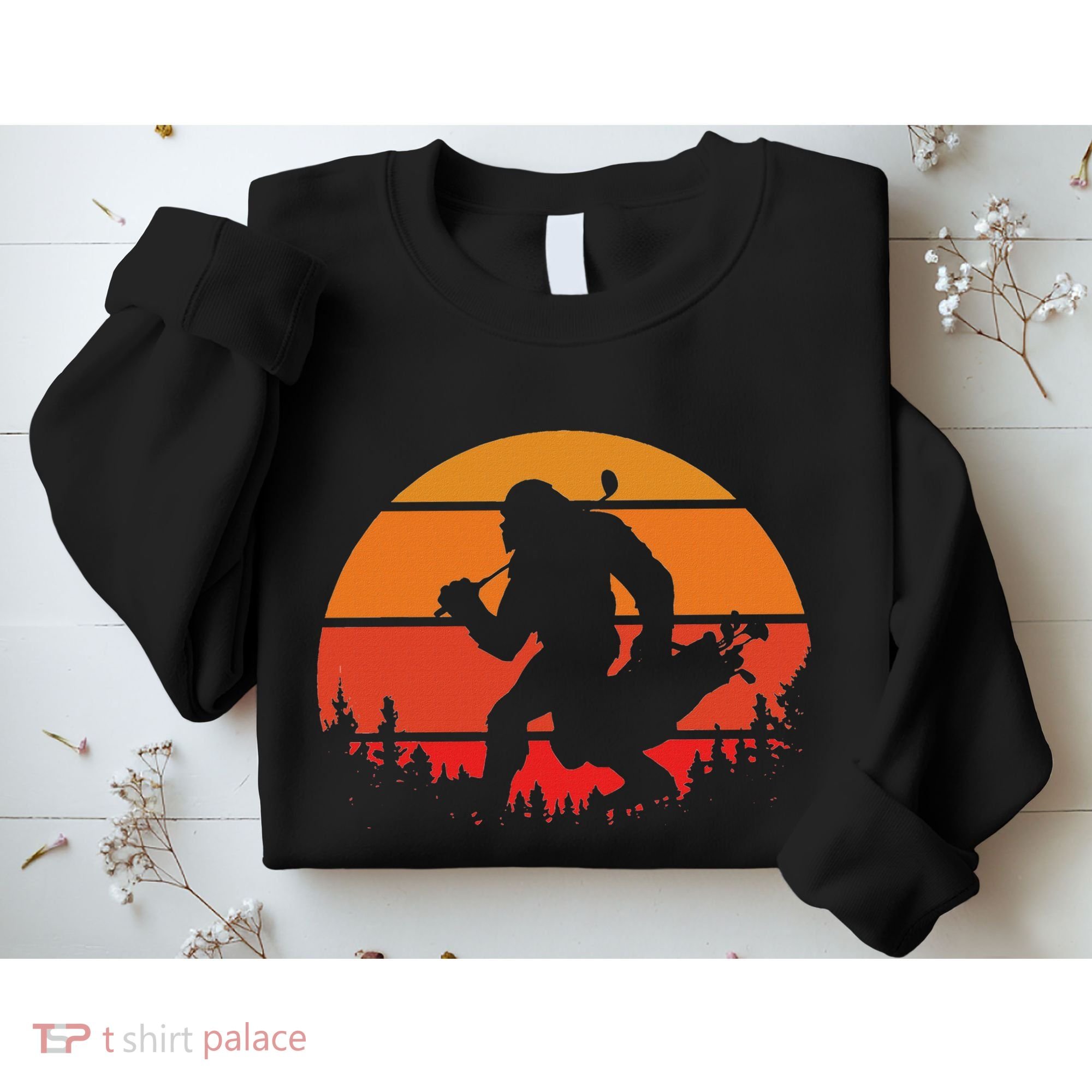 Funny Bigfoot Golf Retro Sasquatch Playing Golf Sweatshirt