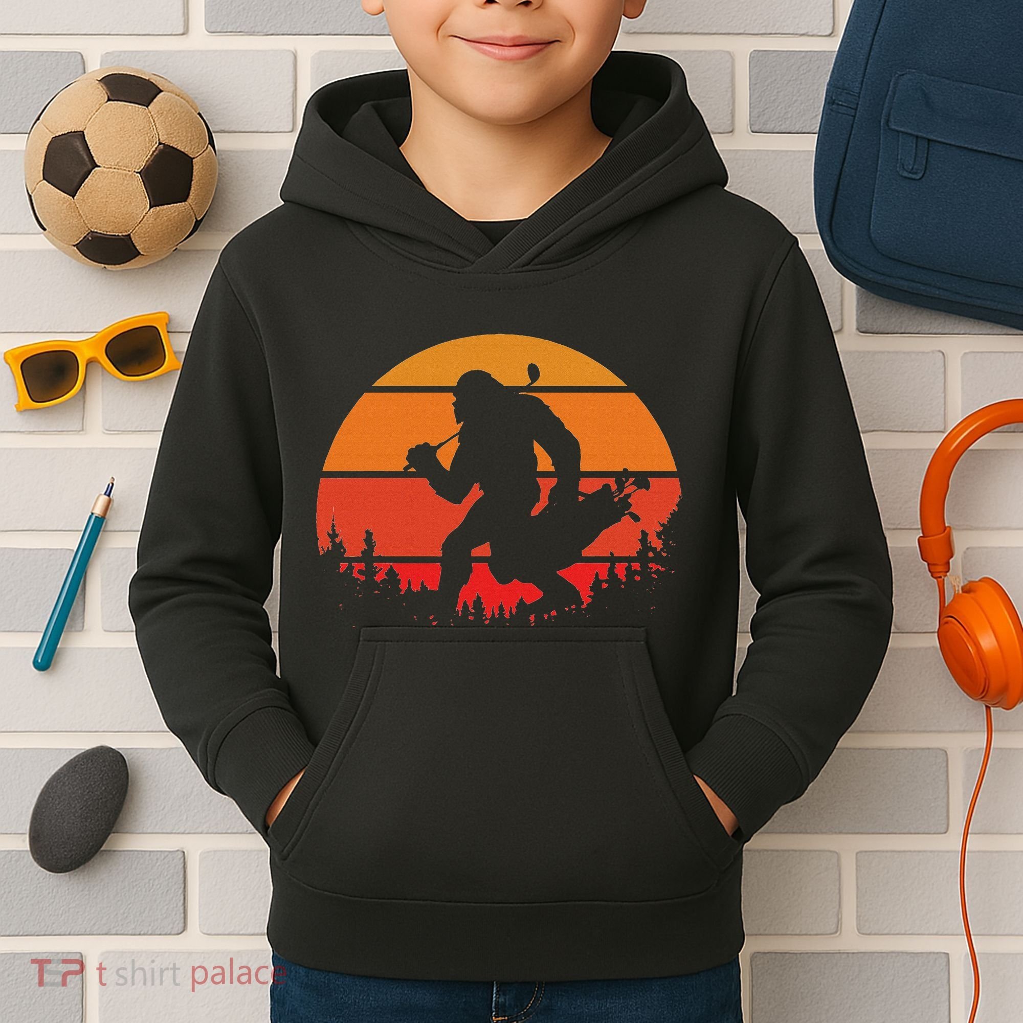 Funny Bigfoot Golf Retro Sasquatch Playing Golf Kids Hoodie