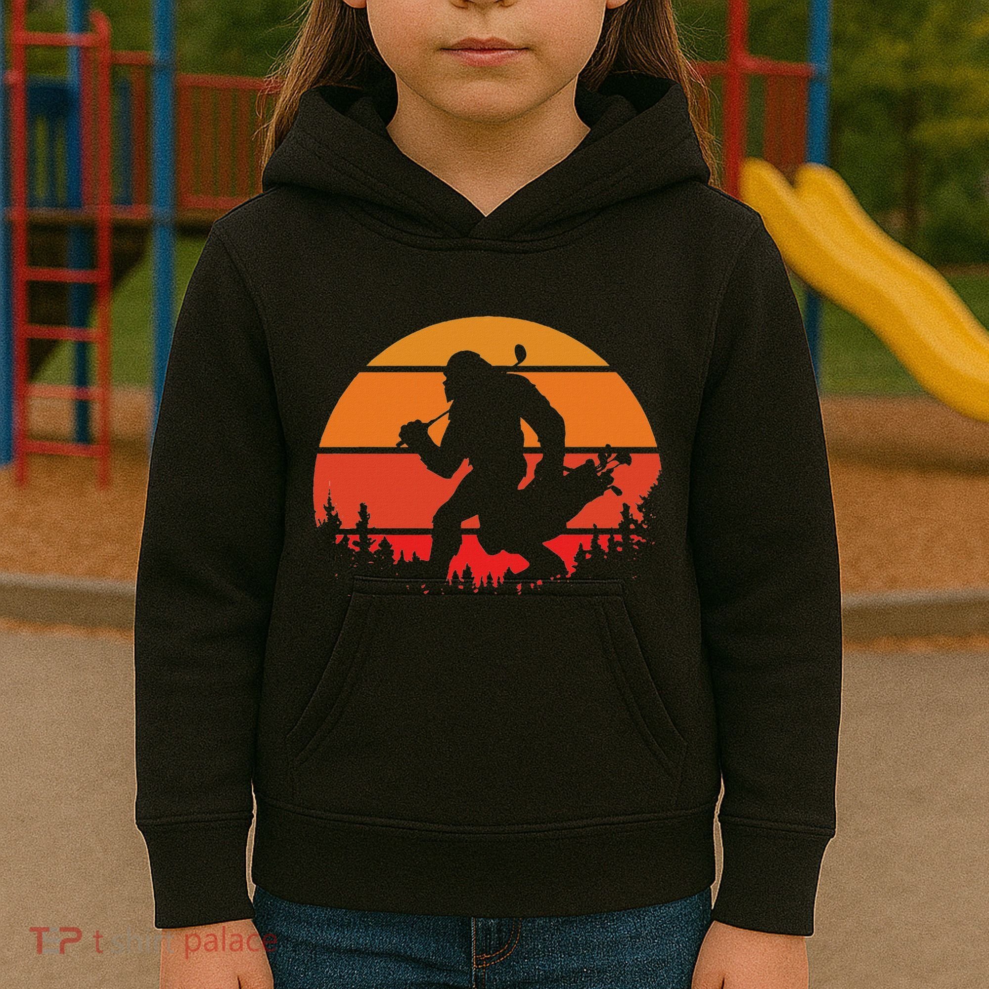 Funny Bigfoot Golf Retro Sasquatch Playing Golf Kids Hoodie