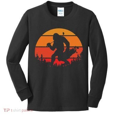 Funny Bigfoot Golf Retro Sasquatch Playing Golf Kids Long Sleeve Shirt