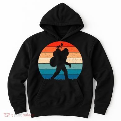 Funny Bigfoot Golf Vintage Retro Sasquatch Playing Golf Gift Hoodie