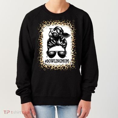 Funny Bowling Mom Messy Bun Player Mom Mother's Day Gift Women's Sweatshirt