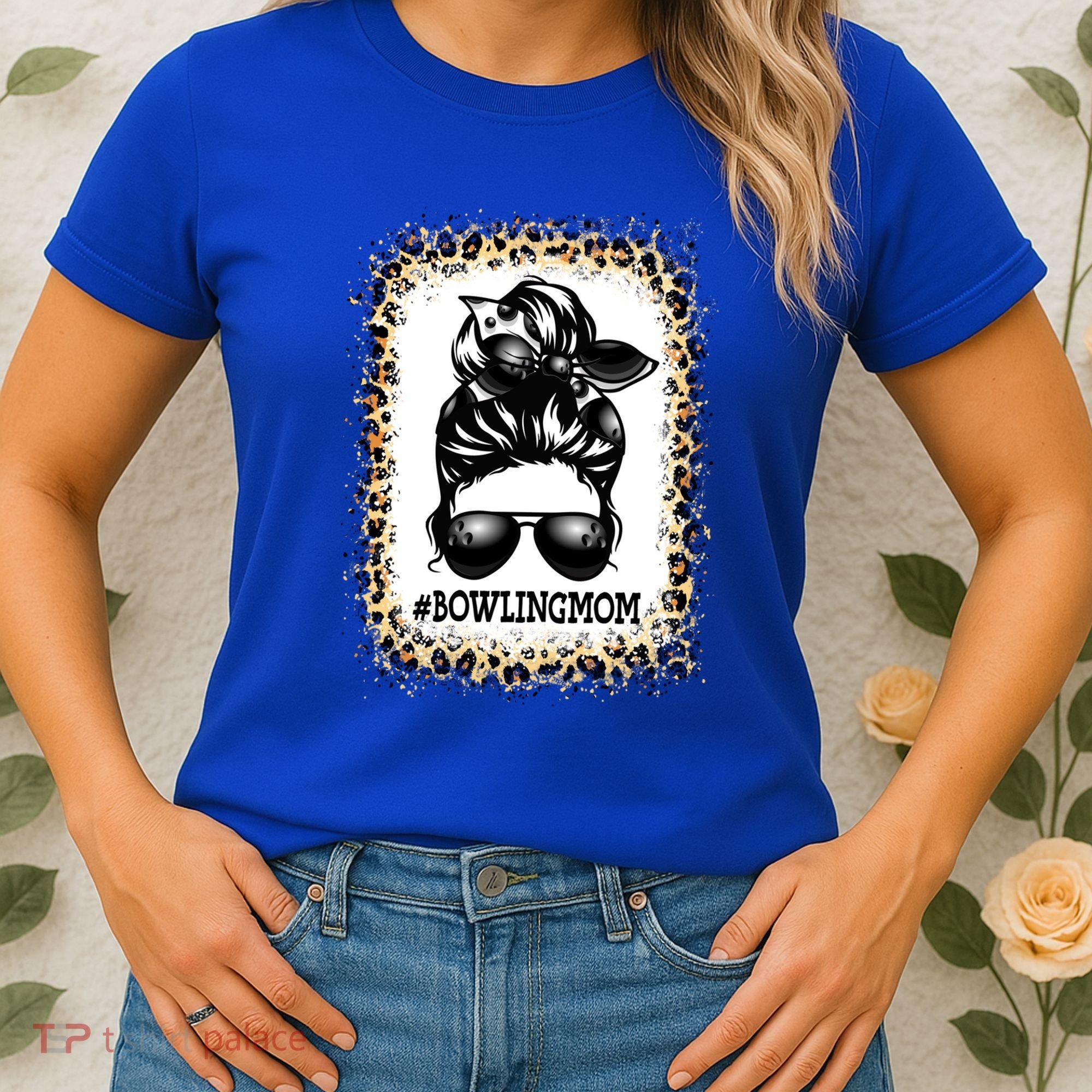 Funny Bowling Mom Messy Bun Player Mom Mother's Day Gift Women's T-Shirt
