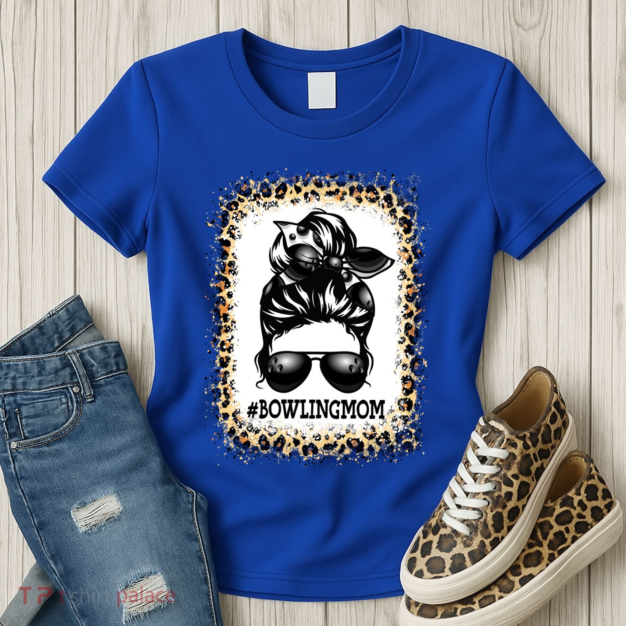 Funny Bowling Mom Messy Bun Player Mom Mother's Day Gift Women's T-Shirt