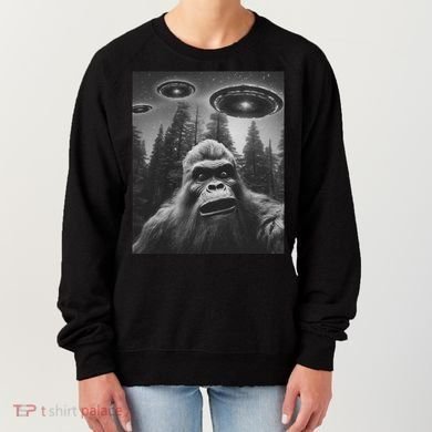 Funny Bigfoot Sasquatch Alien Ufo Women's Sweatshirt