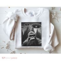 Funny Bigfoot Sasquatch Alien Ufo Sweatshirt thumb 2