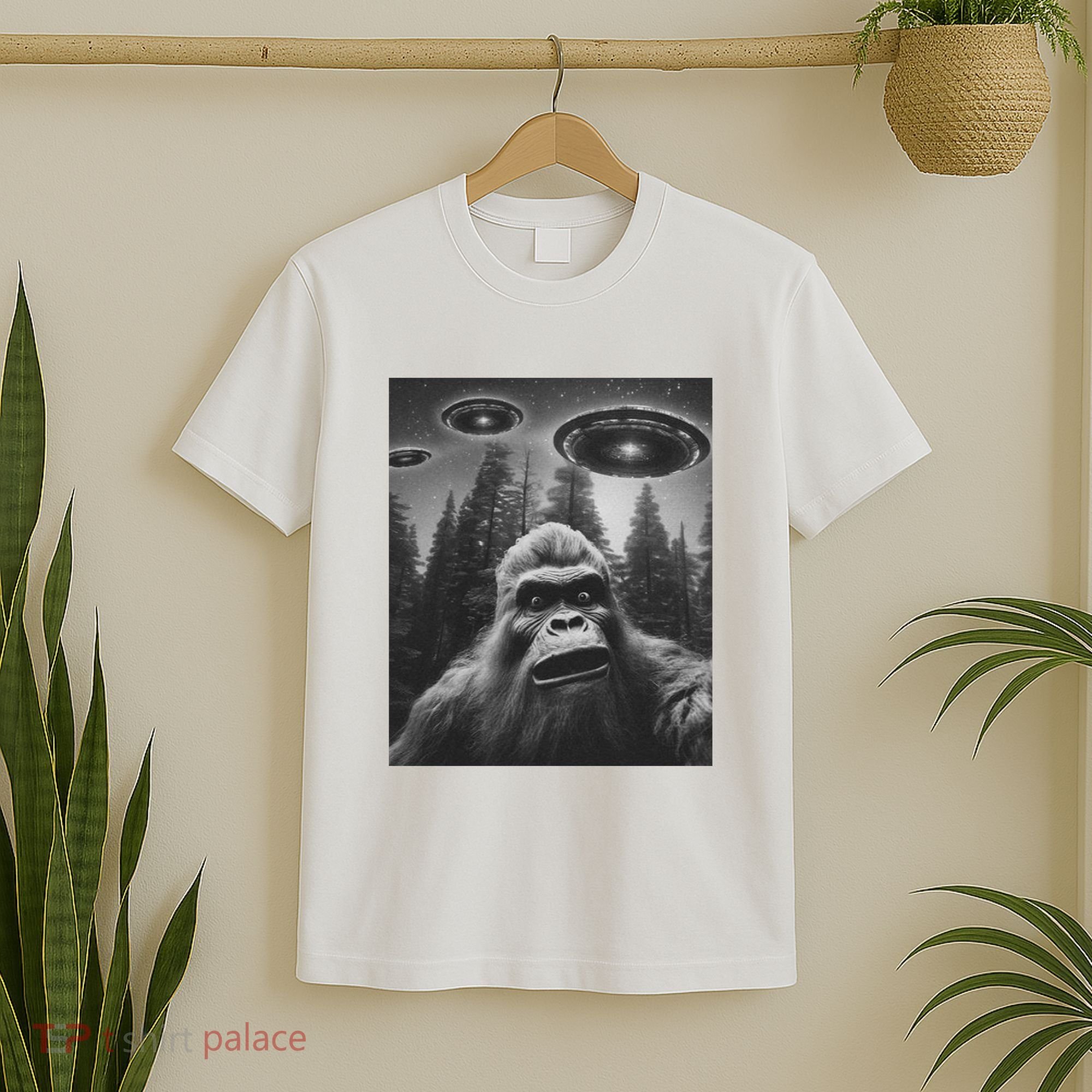 Funny Bigfoot Sasquatch Alien Ufo T-Shirt