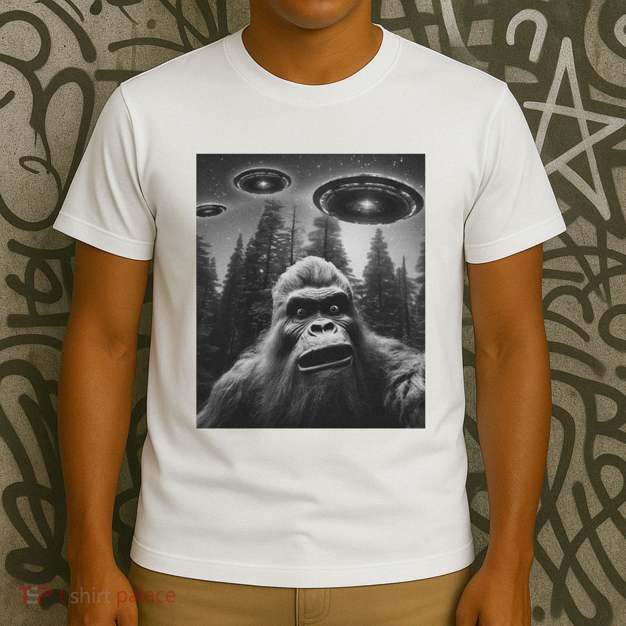 Funny Bigfoot Sasquatch Alien Ufo T-Shirt