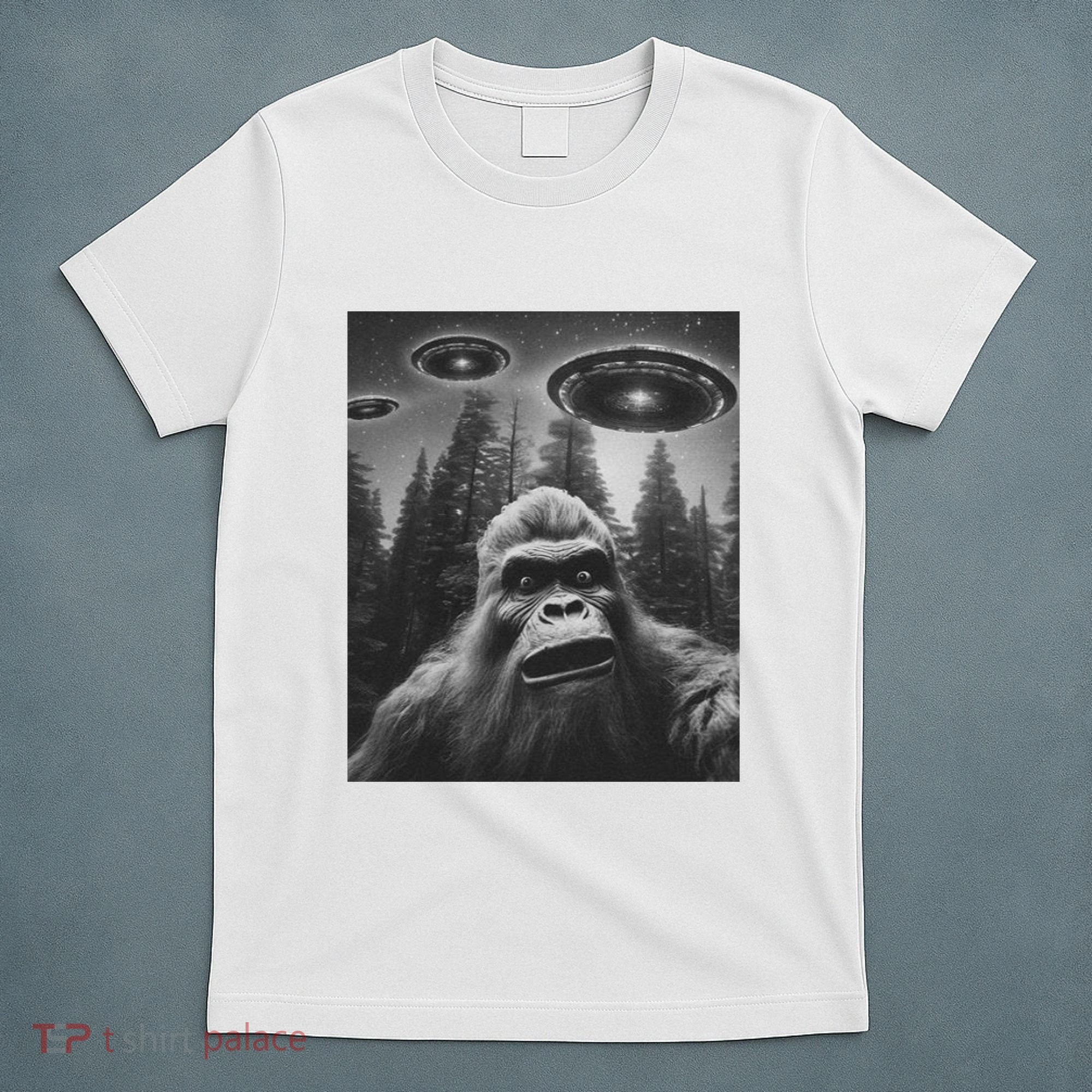 Funny Bigfoot Sasquatch Alien Ufo T-Shirt
