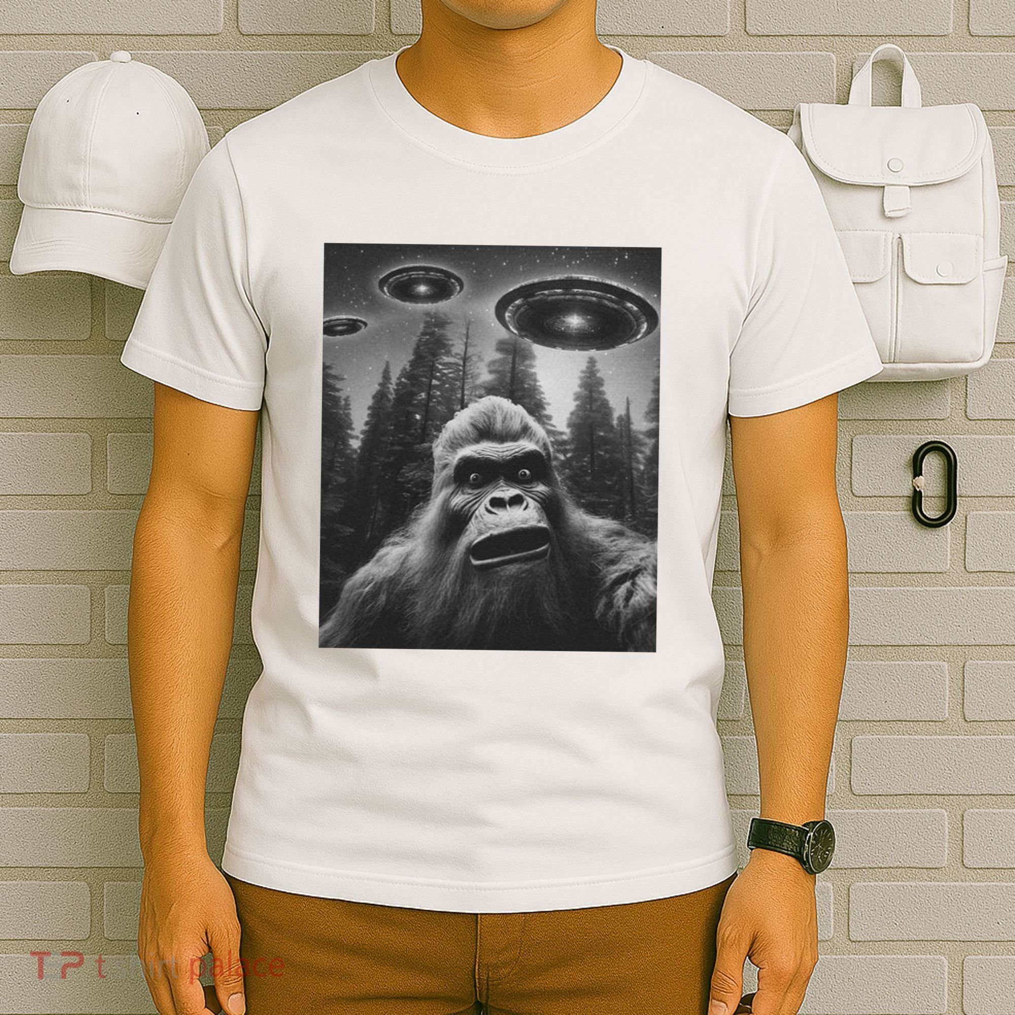 Funny Bigfoot Sasquatch Alien Ufo T-Shirt