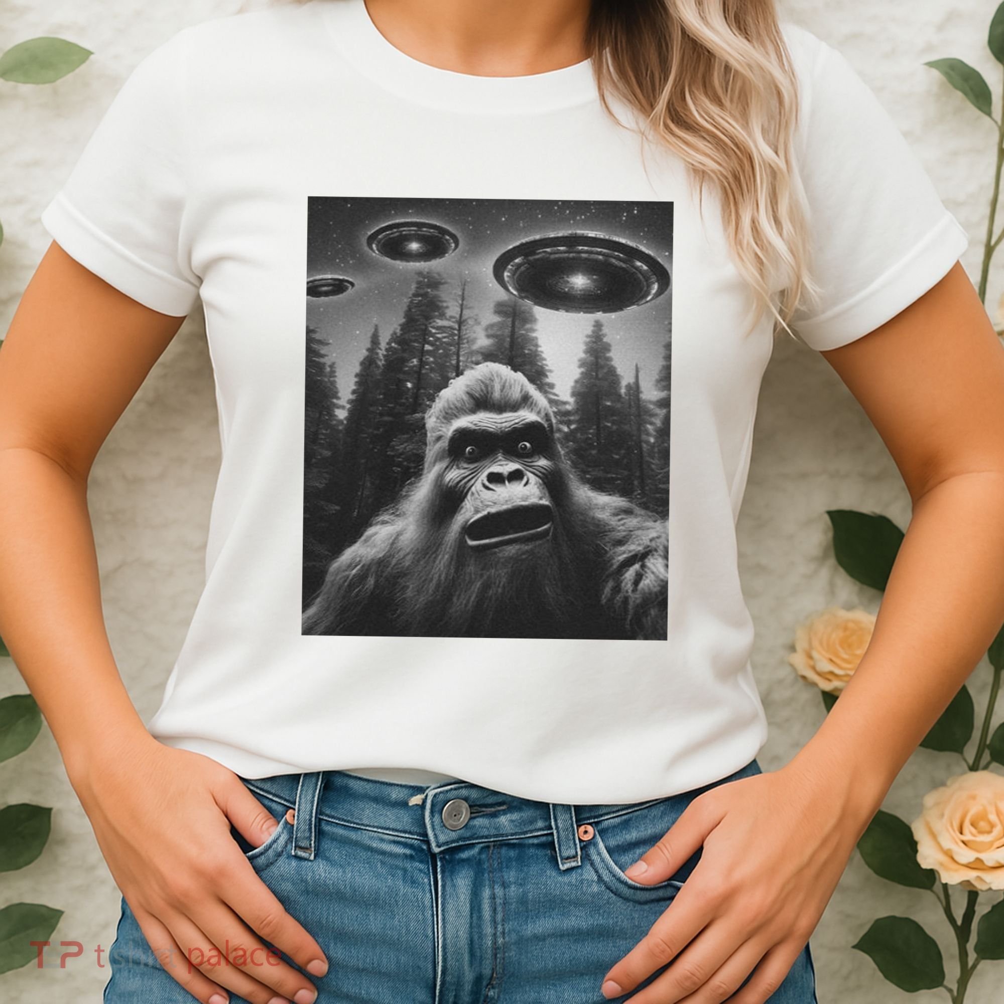 Funny Bigfoot Sasquatch Alien Ufo Women's T-Shirt