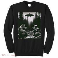 Funny Bigfoot With Alien Eating Pizza. Bigfoot And Alien Ufo Sweatshirt thumb 0