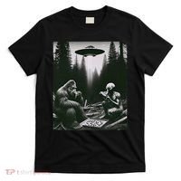 Funny Bigfoot With Alien Eating Pizza. Bigfoot And Alien Ufo T-Shirt thumb 0
