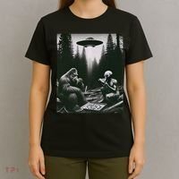 Funny Bigfoot With Alien Eating Pizza. Bigfoot And Alien Ufo T-Shirt thumb 4