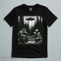 Funny Bigfoot With Alien Eating Pizza. Bigfoot And Alien Ufo T-Shirt thumb 5