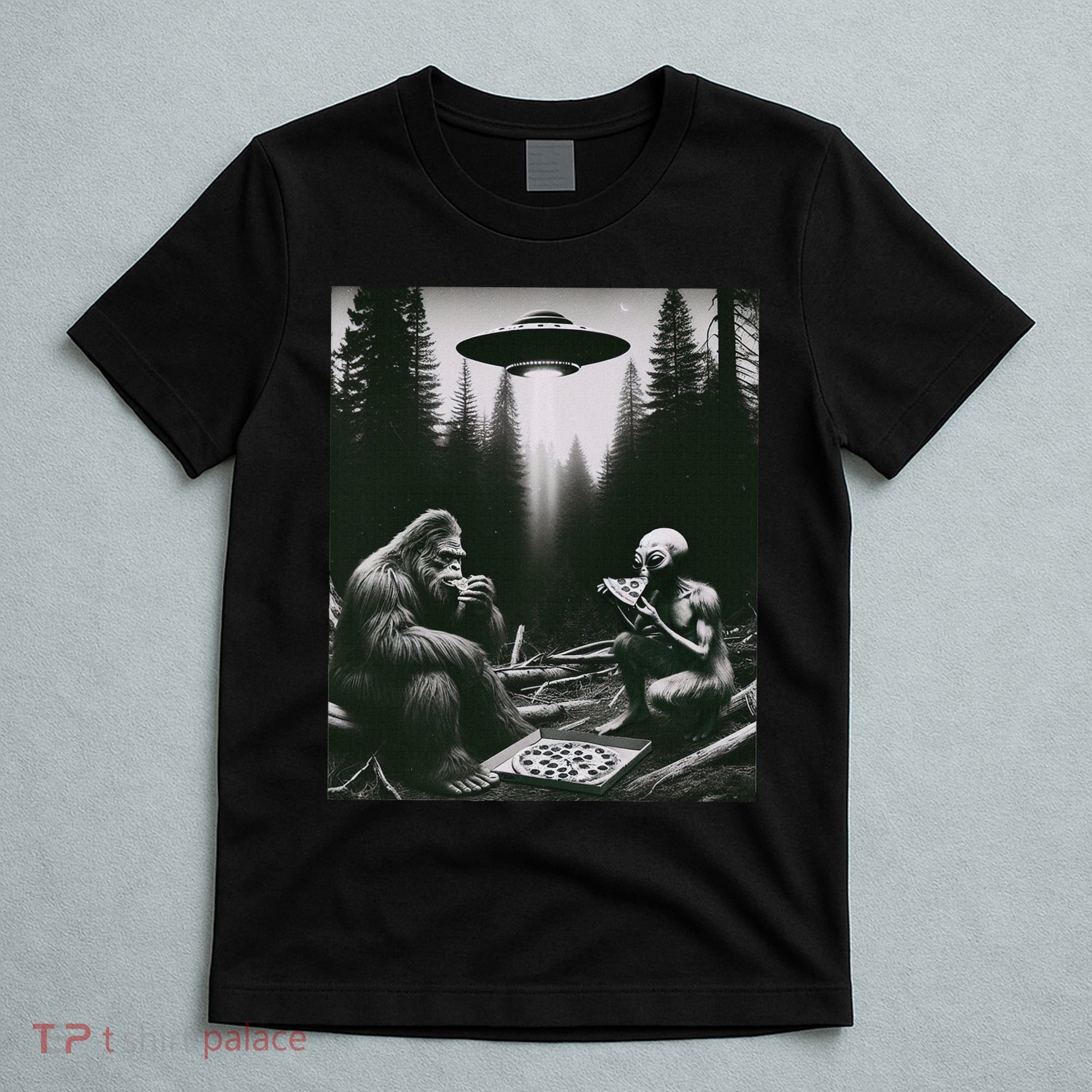 Funny Bigfoot With Alien Eating Pizza. Bigfoot And Alien Ufo T-Shirt
