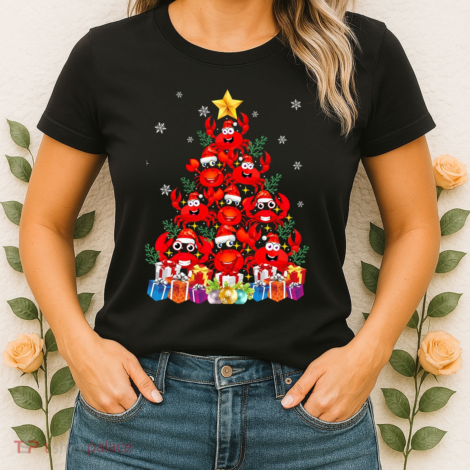 Funny Crab Christmas Tree Lights With Santa Hat Women's T-Shirt
