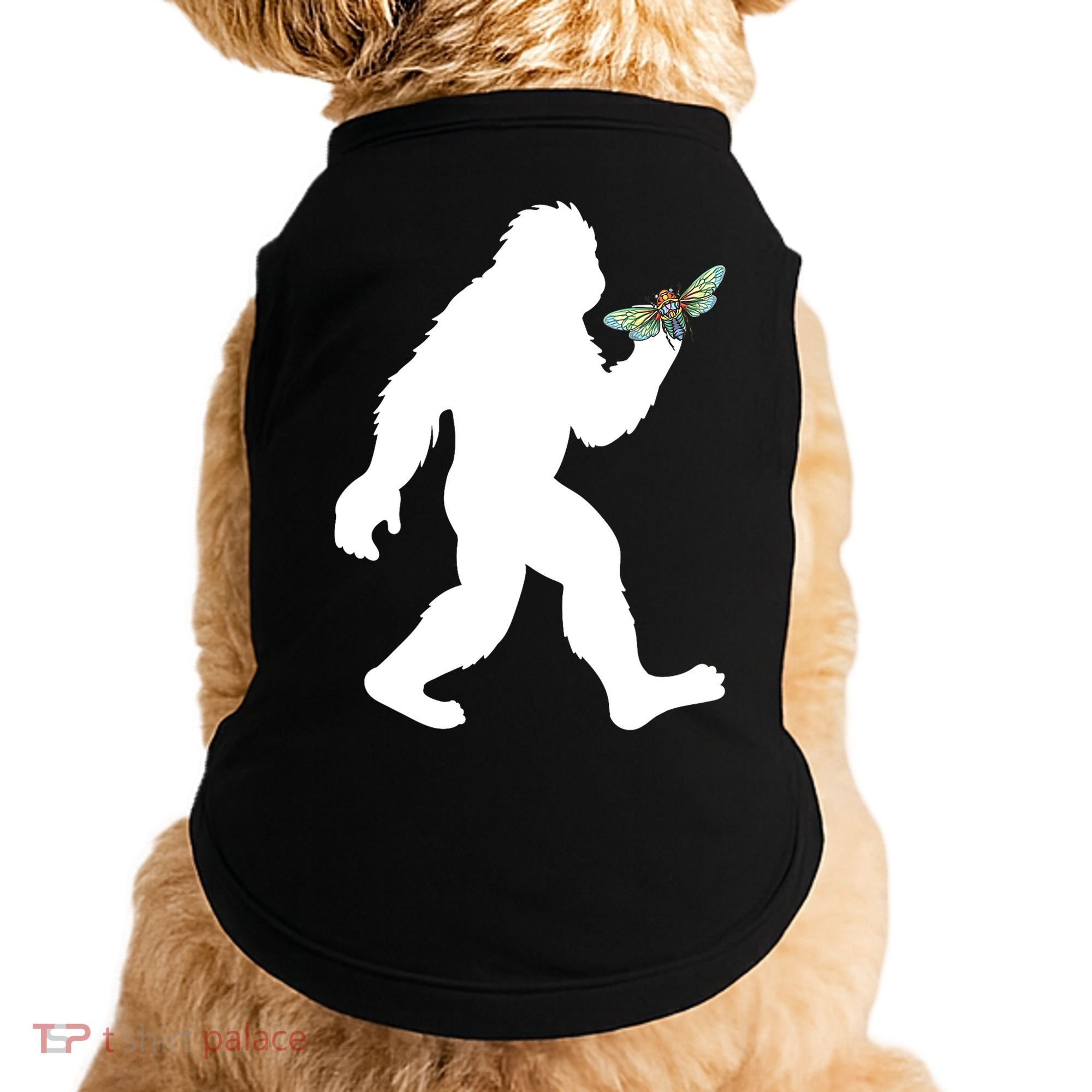 Funny Cicada Comeback 2024 Bigfoot Catching Cicada Gift Doggie Tank