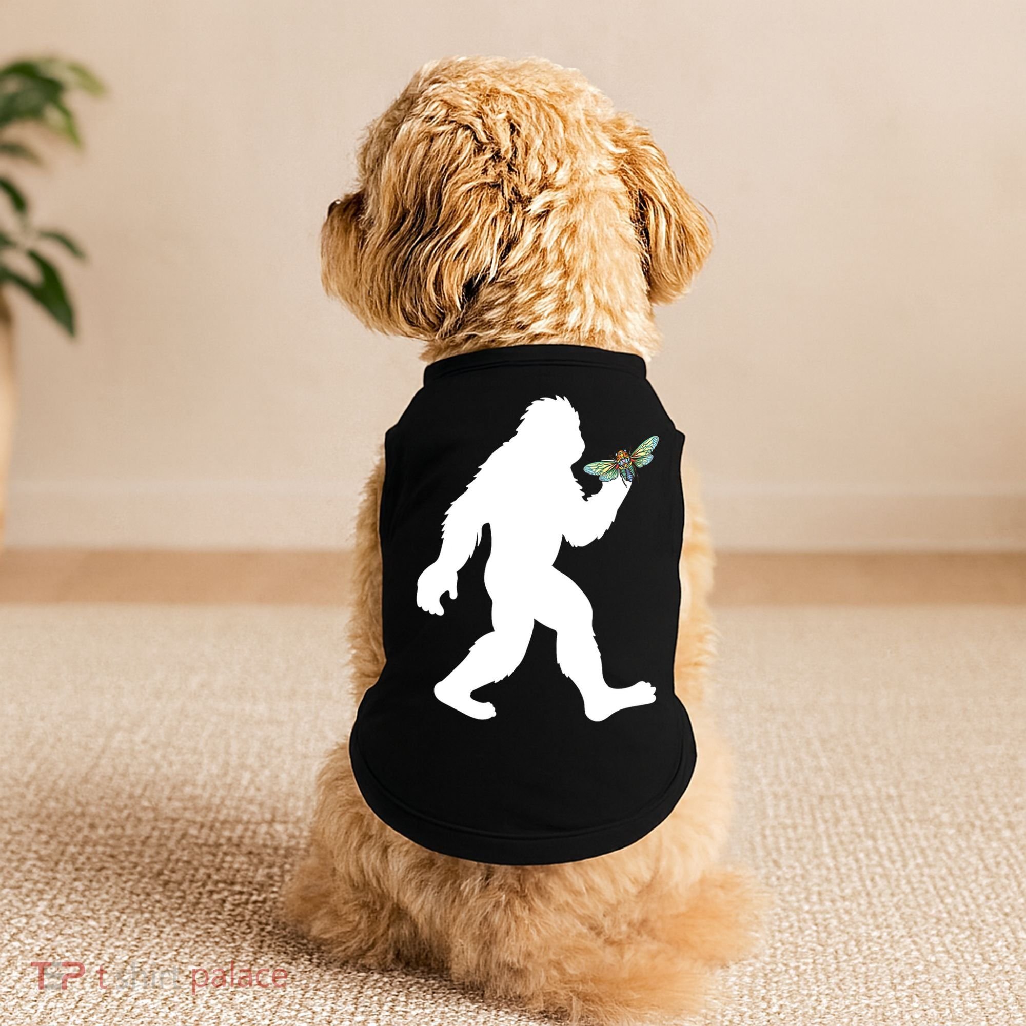 Funny Cicada Comeback 2024 Bigfoot Catching Cicada Gift Doggie Tank