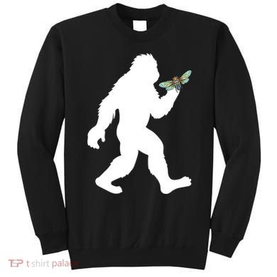 Funny Cicada Comeback 2024 Bigfoot Catching Cicada Gift Sweatshirt