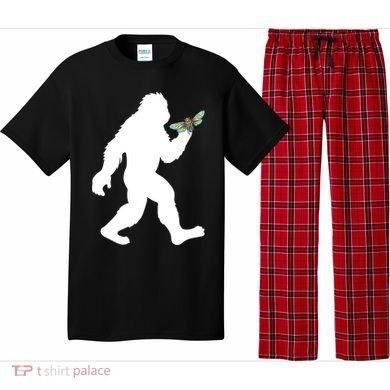Funny Cicada Comeback 2024 Bigfoot Catching Cicada Gift Pajama Set