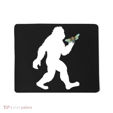 Funny Cicada Comeback 2024 Bigfoot Catching Cicada Gift Mousepad