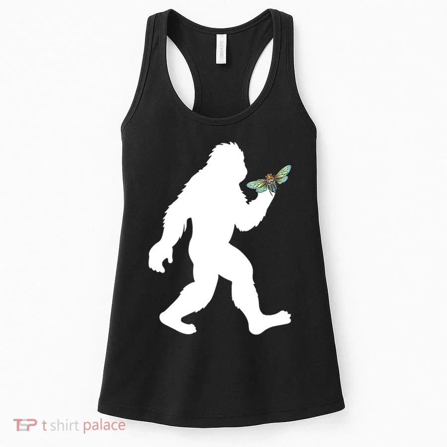 Funny Cicada Comeback 2024 Bigfoot Catching Cicada Gift Women's Tank Top