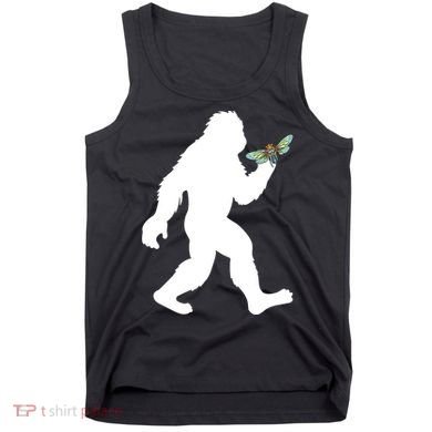 Funny Cicada Comeback 2024 Bigfoot Catching Cicada Gift Tank Top