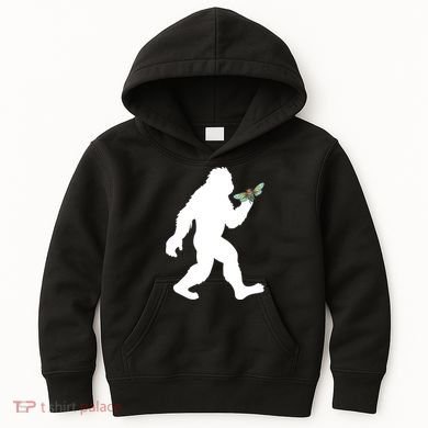 Funny Cicada Comeback 2024 Bigfoot Catching Cicada Gift Kids Hoodie