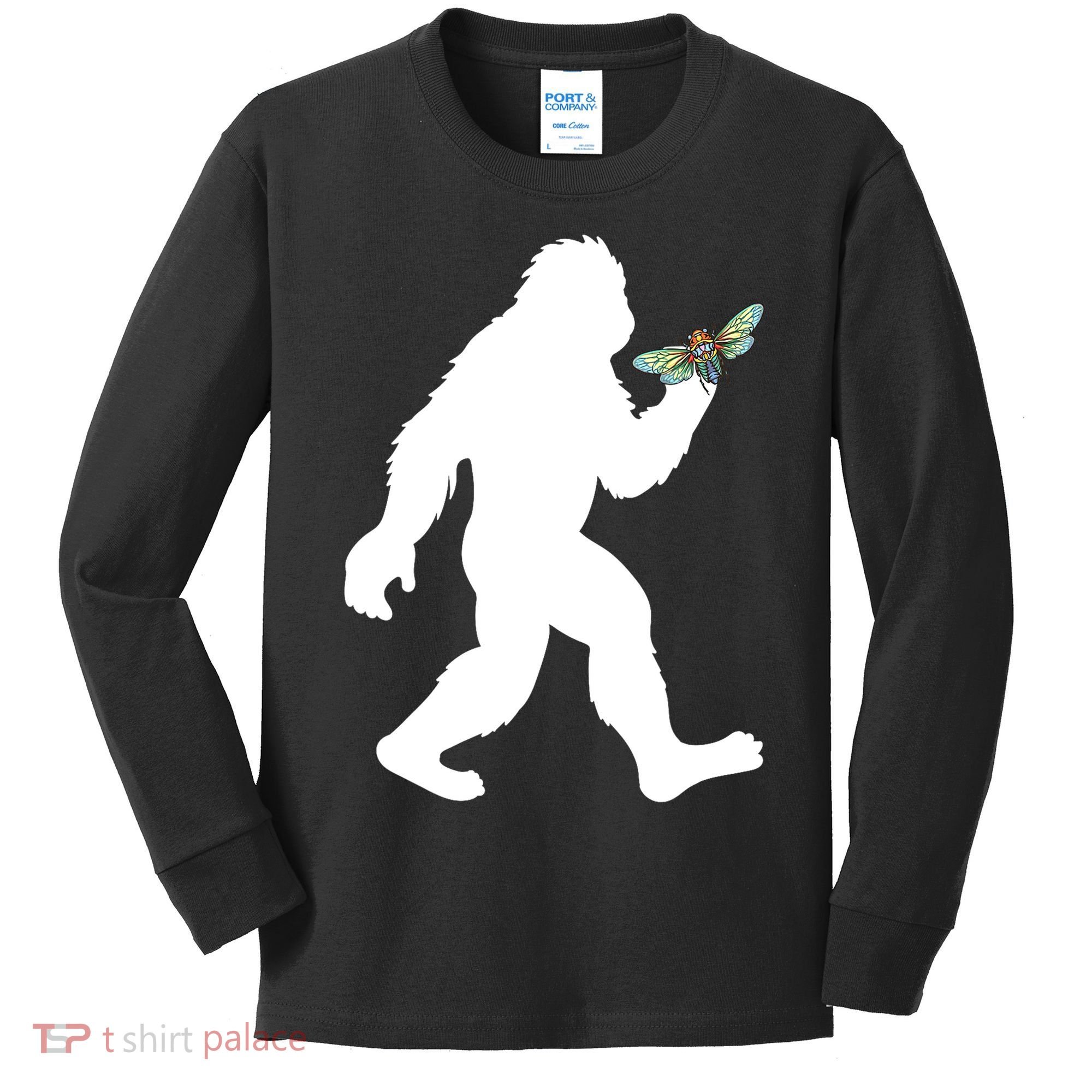 Funny Cicada Comeback 2024 Bigfoot Catching Cicada Gift Kids Long Sleeve Shirt